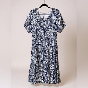 Elegant Navy Blue and White Patterned Dress​